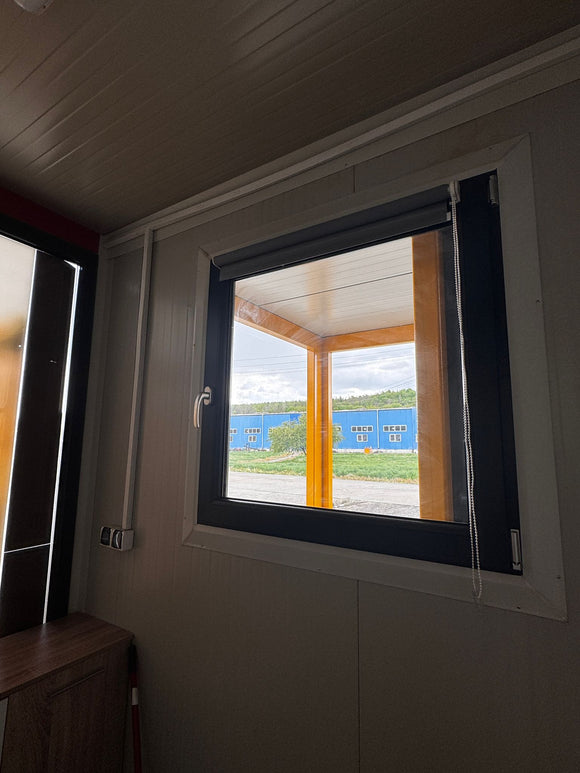 Container de expozitie - complet echipat